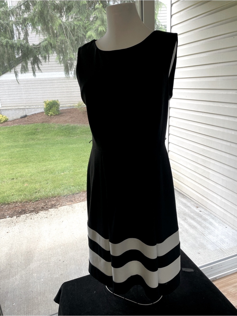 Women’s EUC CALVIN KLEIN Sleeveless fit-and-flare Dress Sz 12 Solid Blk Bodice